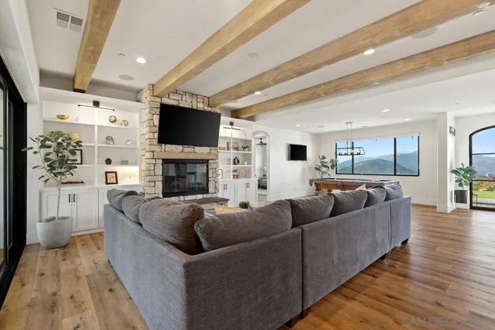 310 Amy Way, Alpine, California 91901