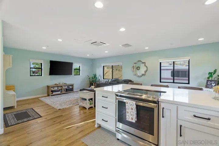310 Amy Way, Alpine, California 91901