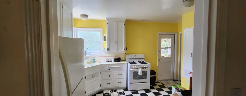 210 W Alameda Avenue, Burbank, California 91502
