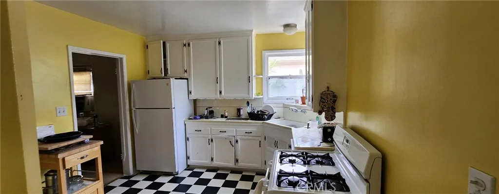 210 W Alameda Avenue, Burbank, California 91502