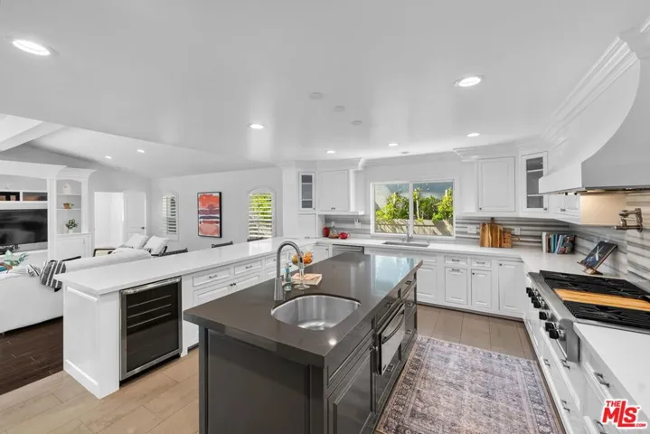 4309 Natoma Avenue, Woodland Hills, California 91364