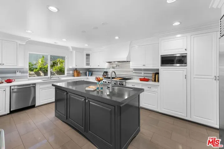 4309 Natoma Avenue, Woodland Hills, California 91364