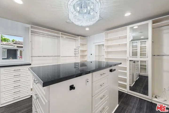4309 Natoma Avenue, Woodland Hills, California 91364