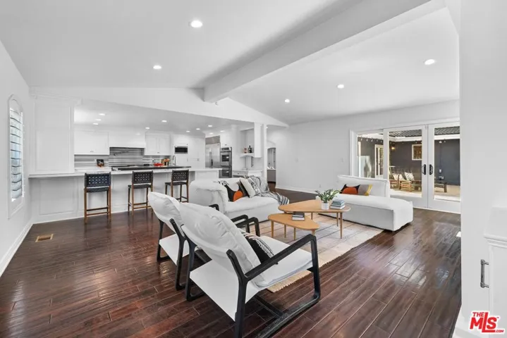 4309 Natoma Avenue, Woodland Hills, California 91364