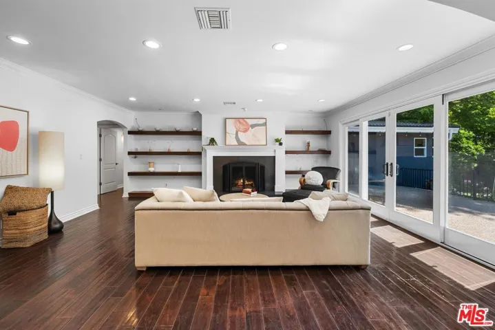 4309 Natoma Avenue, Woodland Hills, California 91364