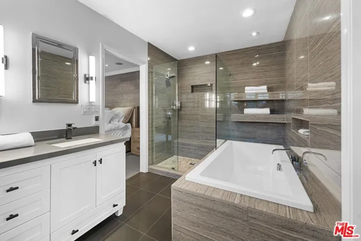 4309 Natoma Avenue, Woodland Hills, California 91364