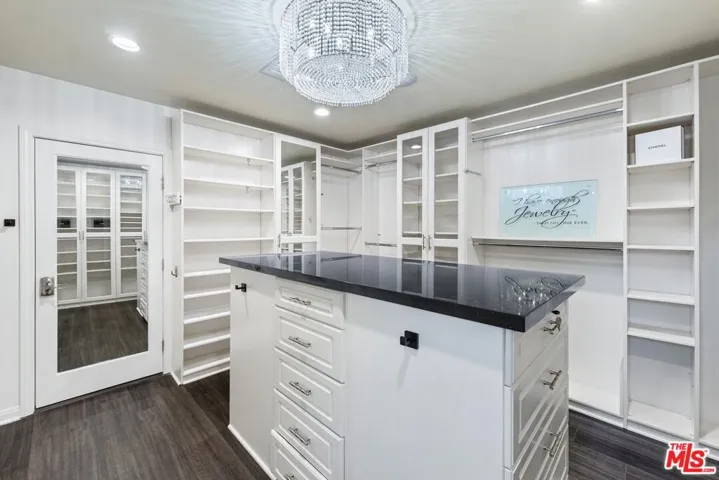 4309 Natoma Avenue, Woodland Hills, California 91364