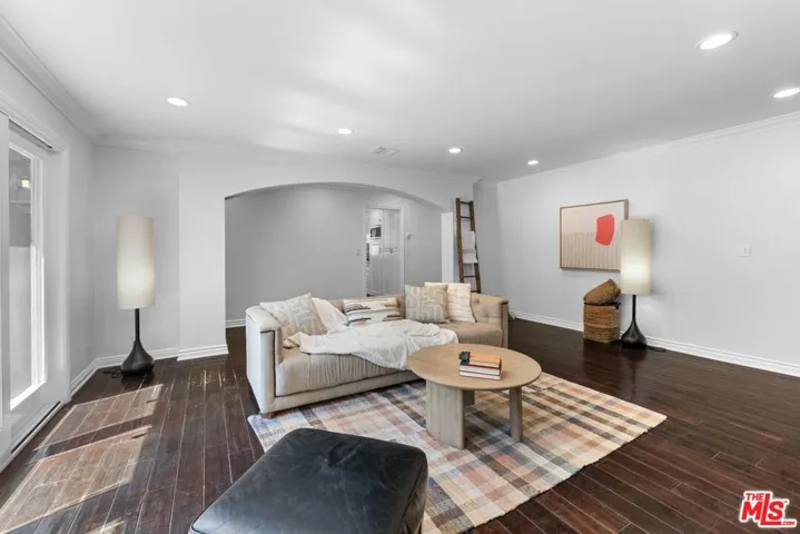 4309 Natoma Avenue, Woodland Hills, California 91364