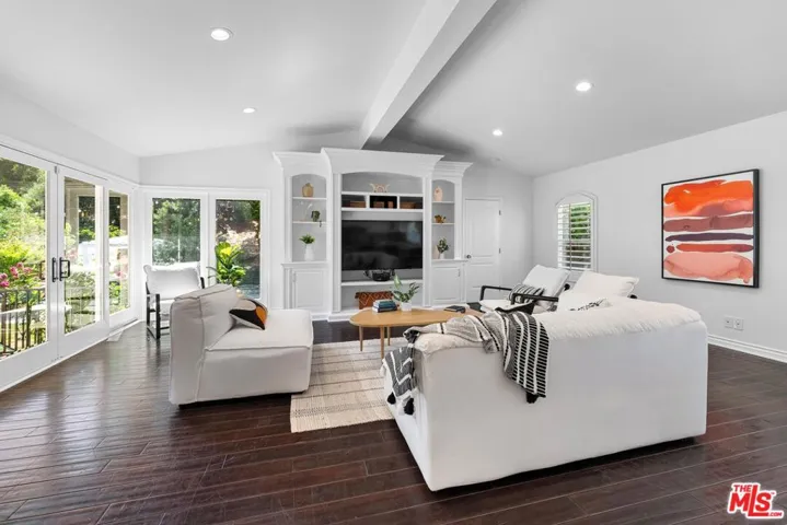 4309 Natoma Avenue, Woodland Hills, California 91364