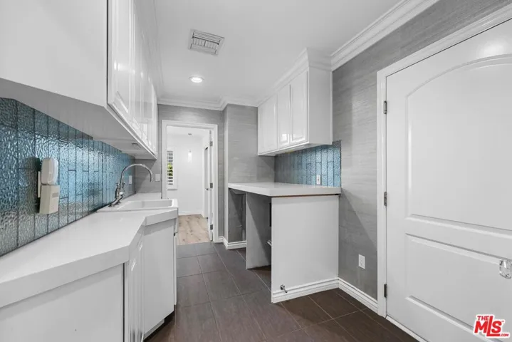 4309 Natoma Avenue, Woodland Hills, California 91364