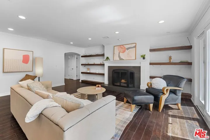 4309 Natoma Avenue, Woodland Hills, California 91364