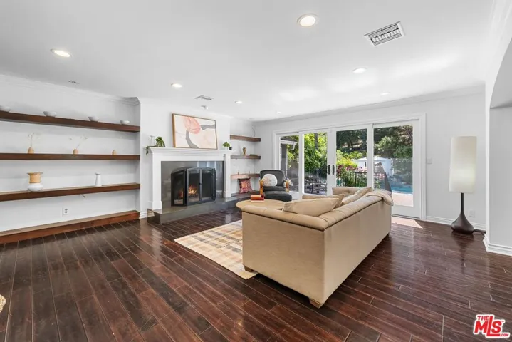 4309 Natoma Avenue, Woodland Hills, California 91364