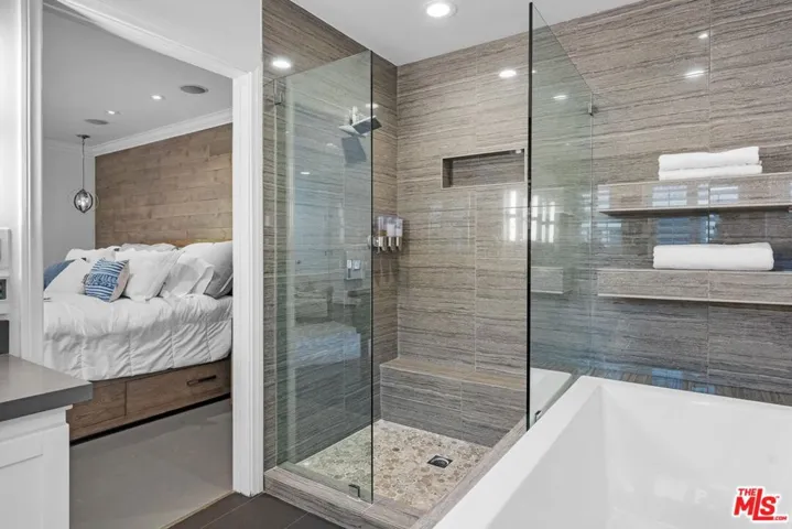 4309 Natoma Avenue, Woodland Hills, California 91364