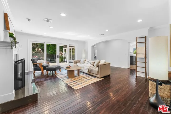 4309 Natoma Avenue, Woodland Hills, California 91364