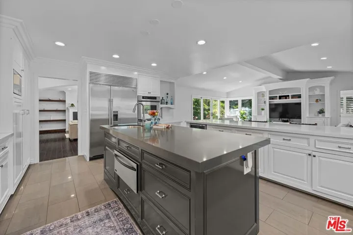 4309 Natoma Avenue, Woodland Hills, California 91364