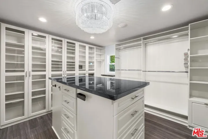4309 Natoma Avenue, Woodland Hills, California 91364