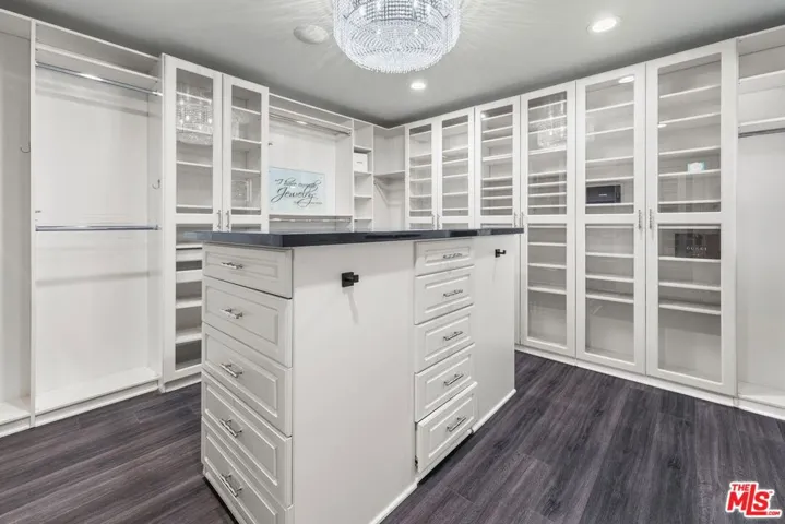 4309 Natoma Avenue, Woodland Hills, California 91364