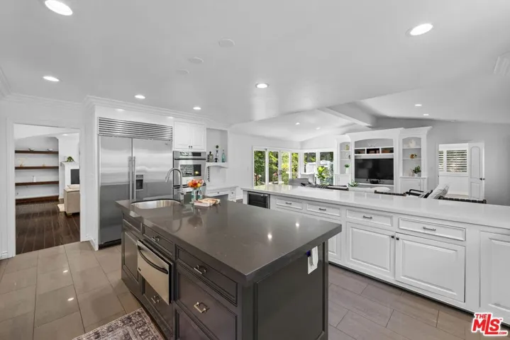 4309 Natoma Avenue, Woodland Hills, California 91364