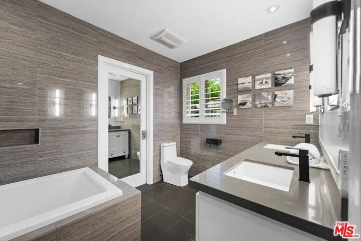 4309 Natoma Avenue, Woodland Hills, California 91364