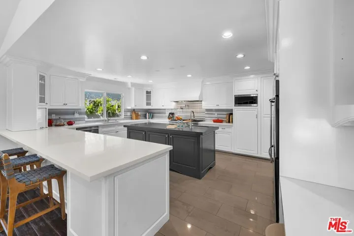 4309 Natoma Avenue, Woodland Hills, California 91364