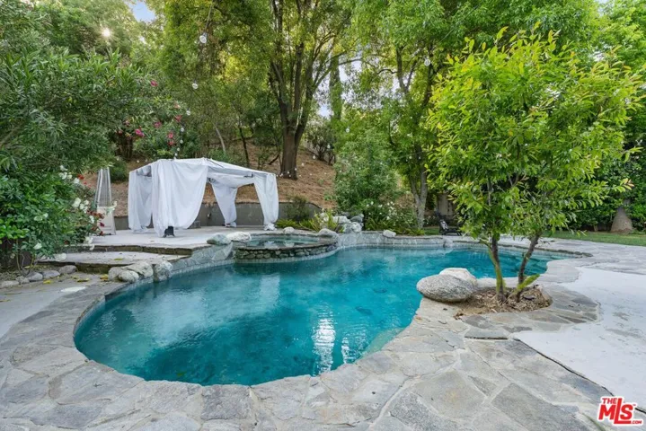 4309 Natoma Avenue, Woodland Hills, California 91364