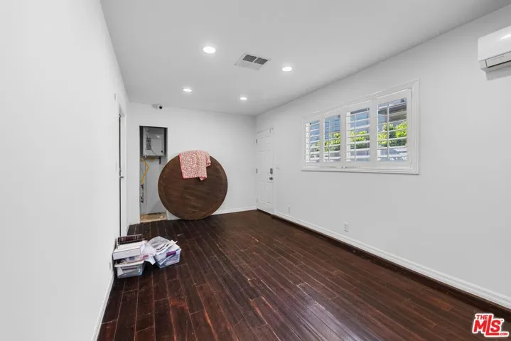 4309 Natoma Avenue, Woodland Hills, California 91364