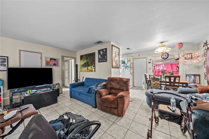 565 W Van Koevering Street, Rialto, California 92376