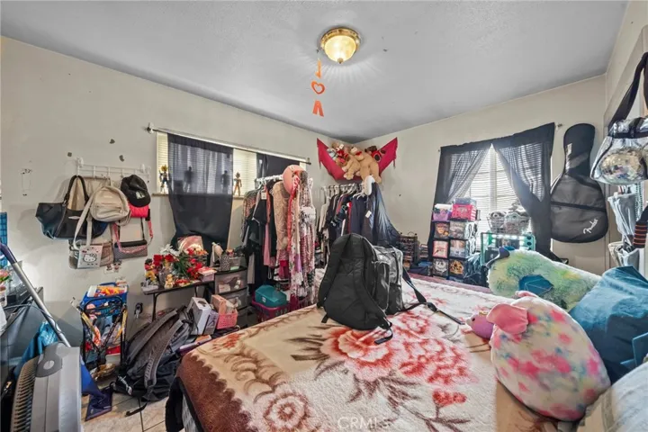565 W Van Koevering Street, Rialto, California 92376