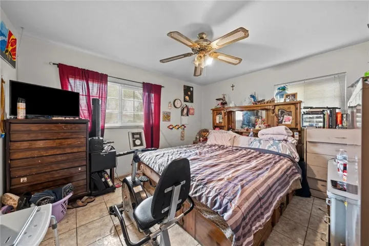 565 W Van Koevering Street, Rialto, California 92376