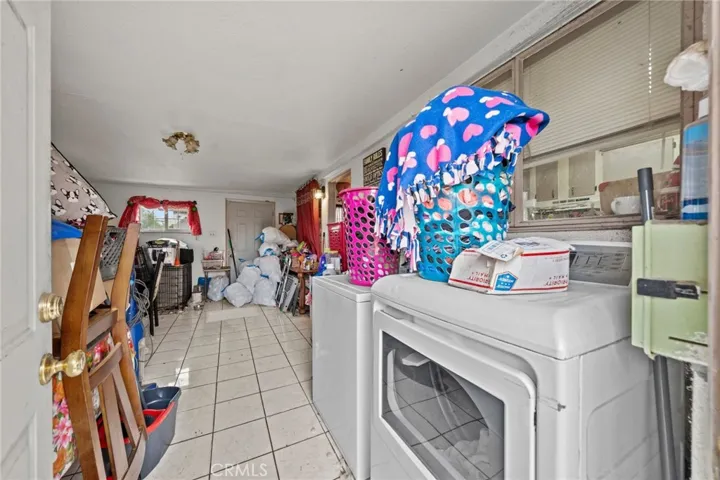 565 W Van Koevering Street, Rialto, California 92376
