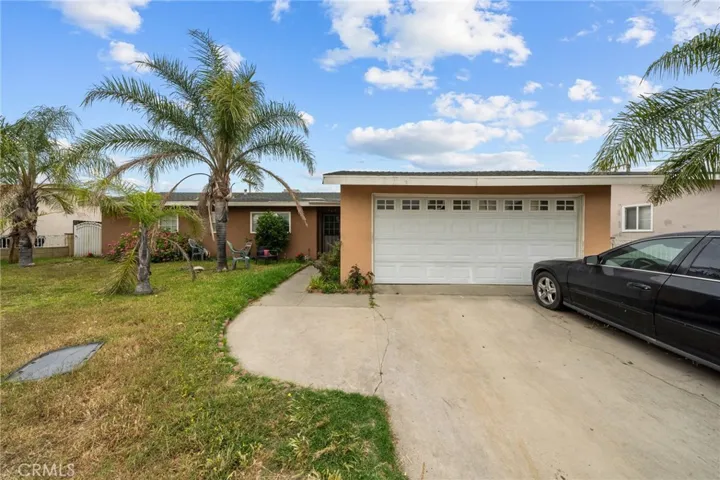 565 W Van Koevering Street, Rialto, California 92376
