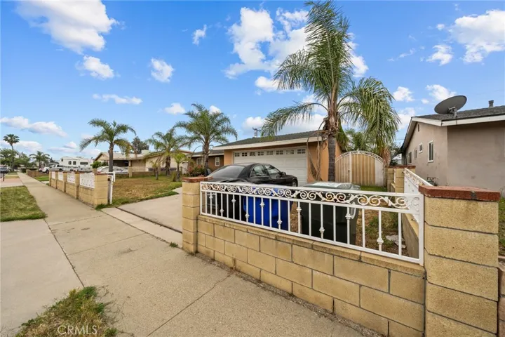 565 W Van Koevering Street, Rialto, California 92376