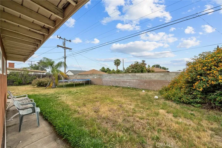 565 W Van Koevering Street, Rialto, California 92376