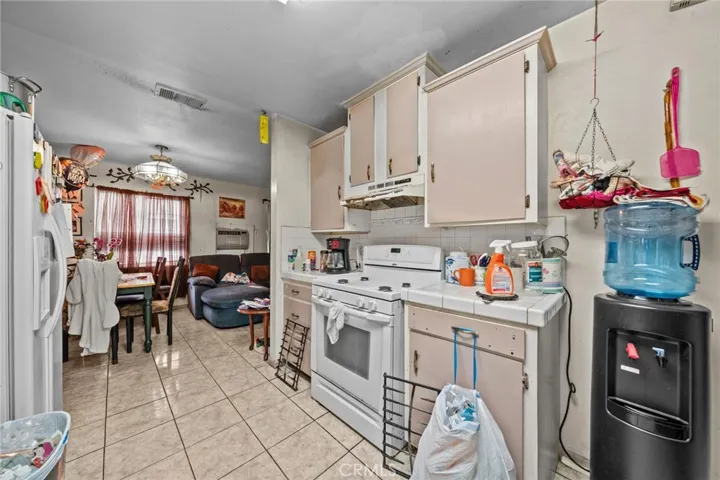 565 W Van Koevering Street, Rialto, California 92376