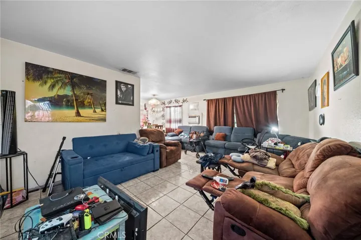 565 W Van Koevering Street, Rialto, California 92376
