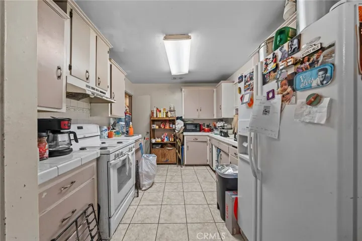 565 W Van Koevering Street, Rialto, California 92376
