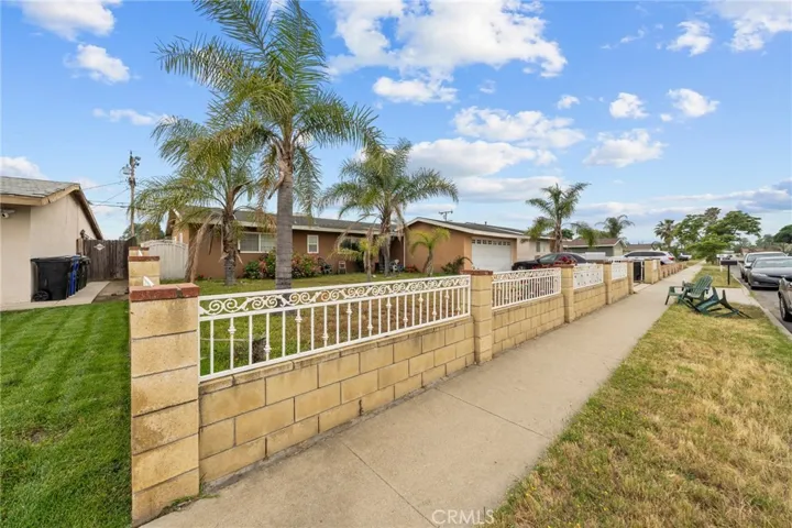 565 W Van Koevering Street, Rialto, California 92376