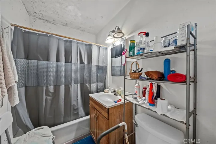 565 W Van Koevering Street, Rialto, California 92376