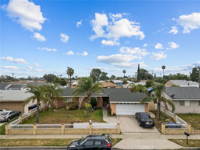 565 W Van Koevering Street, Rialto, California 92376