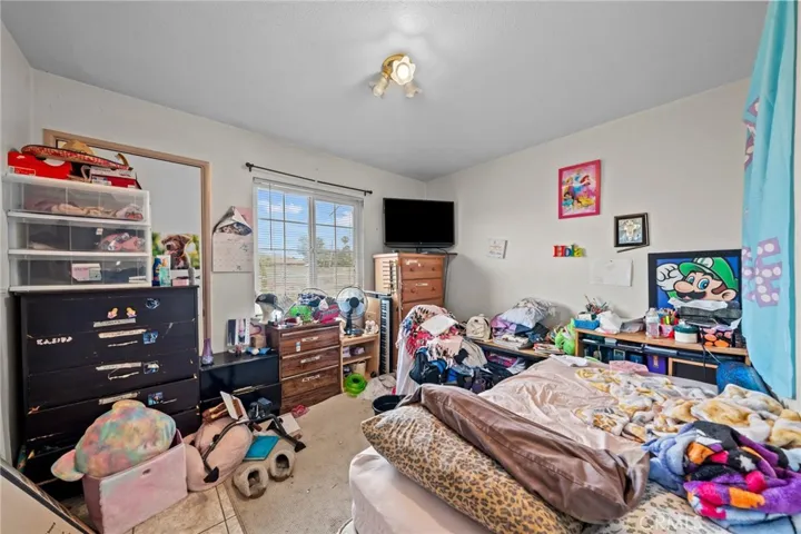 565 W Van Koevering Street, Rialto, California 92376