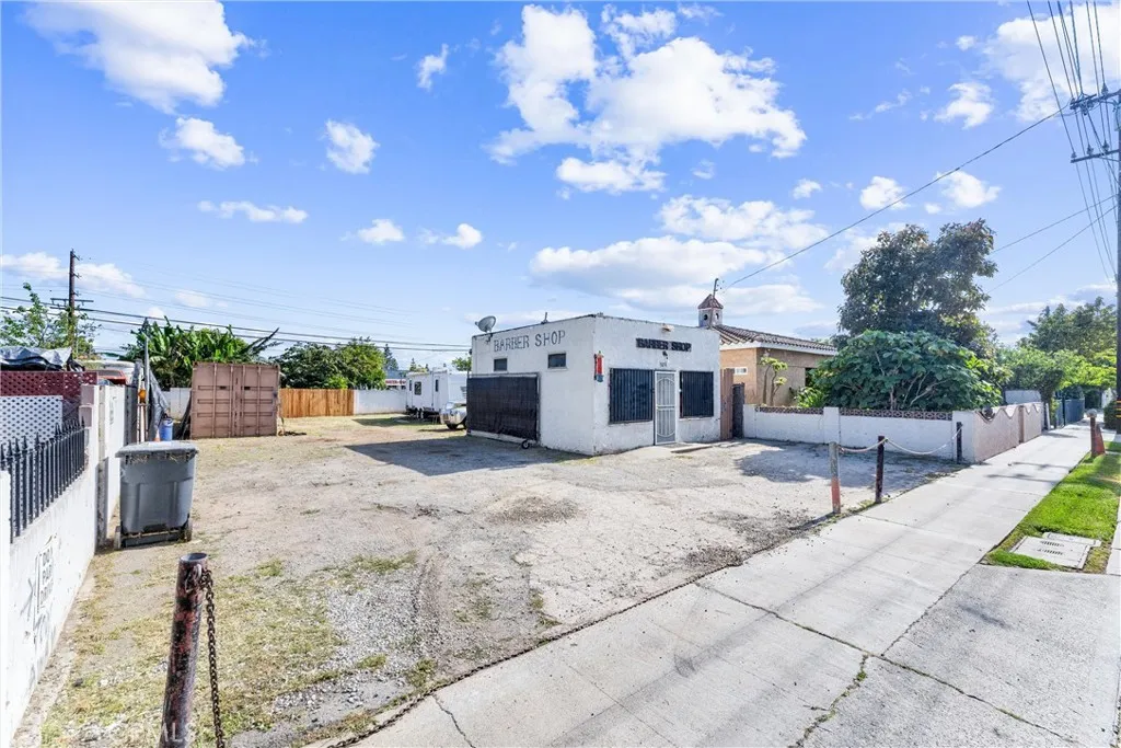 1704 W 2nd Street, Santa Ana, California 92703 home-pic-7