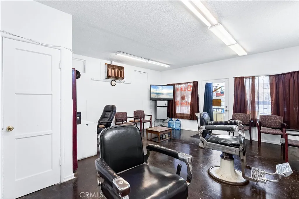 1704 W 2nd Street, Santa Ana, California 92703 home-pic-10