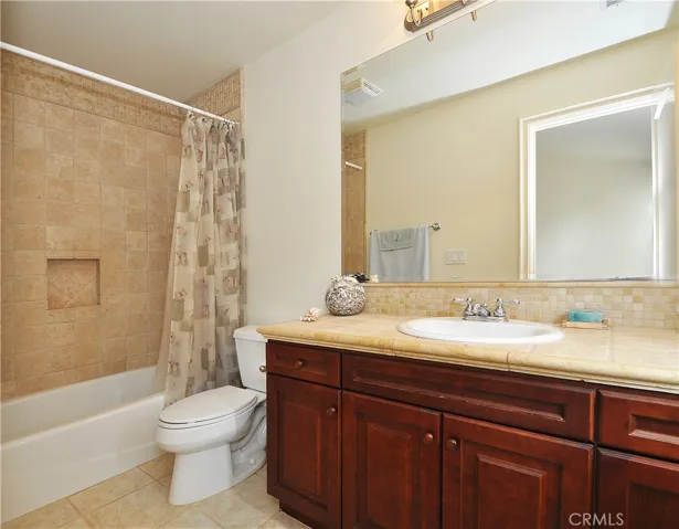 Guest room ensuite bathroom