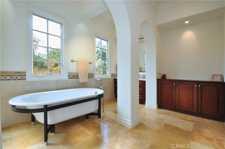 Soaking tub