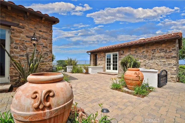 Courtyard to guest house/casita
