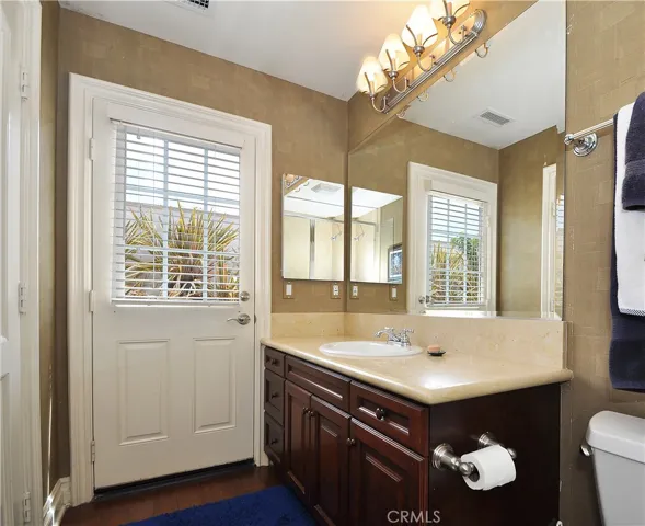Guest room ensuite bathroom