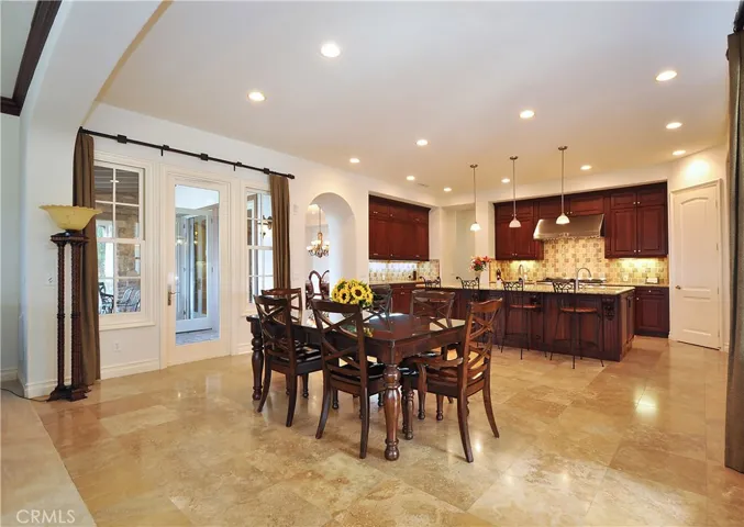 Kitchen eating area