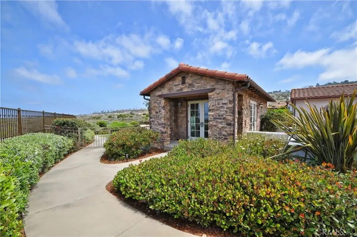 Pathway to casita