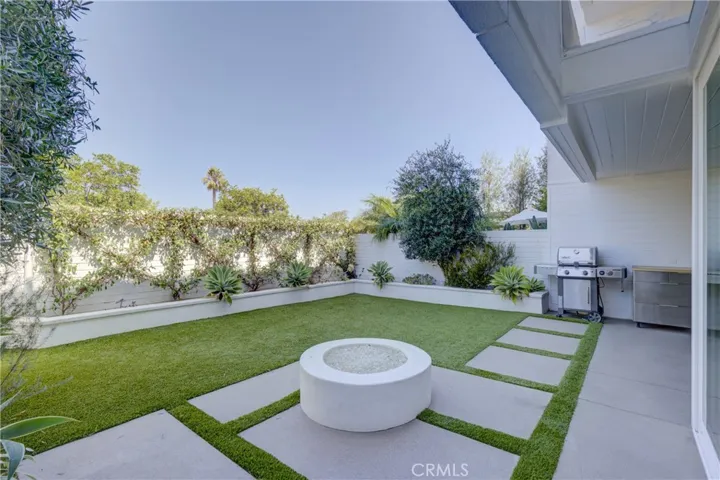 743 Avocado Avenue 102, Corona Del Mar, California 92625