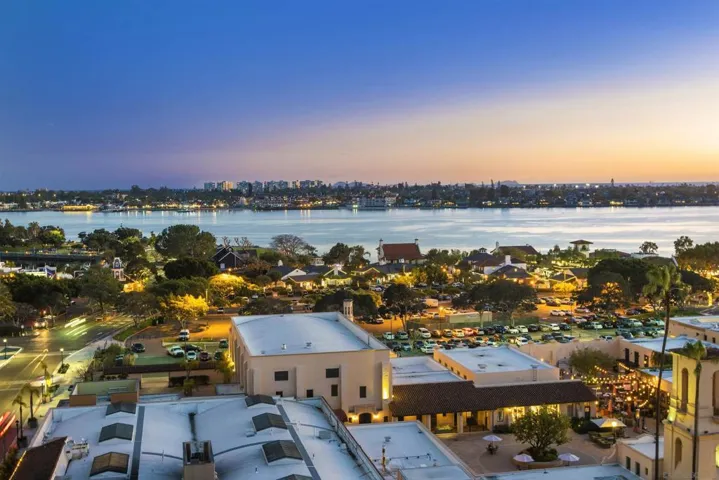 700 W Harbor Dr. 1203, San Diego, California 92101